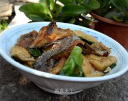 油豆腐焖腊鱼
