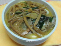 鱼头黄花菜汤
