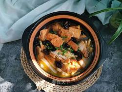黑木耳白菜炖豆腐