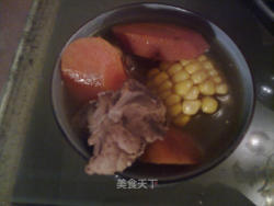 红萝卜玉米煲排骨汤