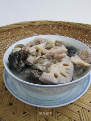 莲藕牡蛎煲乌鸡