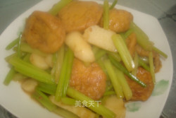 芹菜荸荠炒虾饼
