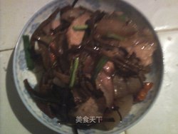 腊肉炒茶树菇