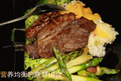 西式晚餐组合--牛排、蔬菜、焗饭
