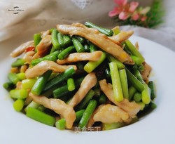 蒜苔炒肉丝