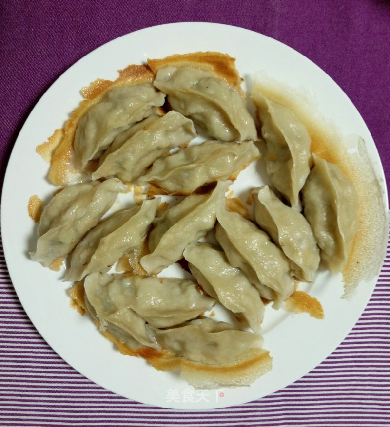 西葫木耳豆腐锅贴
