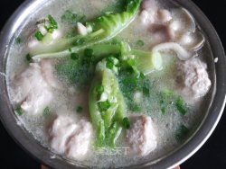 蘑菇青菜肉丸汤