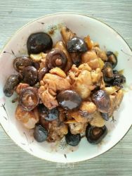 冬菜鸡腿炖蘑菇