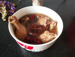 红枣香菇核桃炖鸡汤