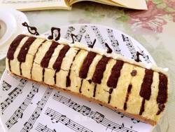 #第四届烘焙大赛暨是爱吃节# 钢琴键香蕉蛋糕卷