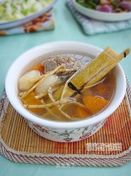 养生汤煲：竹蔗茅根胡萝卜汤