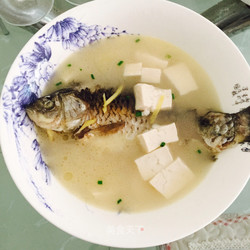 鲫鱼豆腐汤