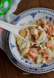 【薏米莲子鲜虾煲】过年来一勺奶香浓郁的暖身汤菜