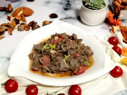 圣女果炒牛肉