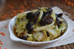 黑木耳炒白菜，冬季养生素菜