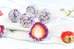 椰蓉紫薯草莓球