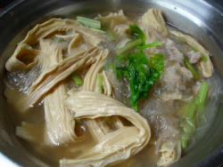 腐竹粉丝肉汤