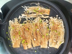 电饼铛烤金针菇