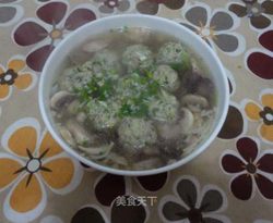 荠菜肉圆菌汤