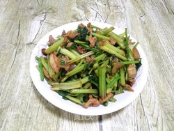 芹菜炒肉