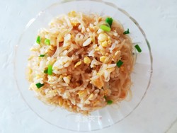 鸡蛋粉丝炒饭