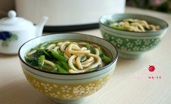 菠菜热汤面