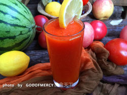 夏季美容美体的秘密：原汁原味的木瓜胡萝卜汁