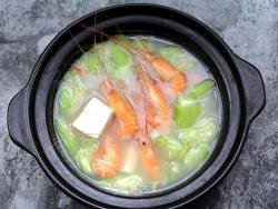 鲜虾豆腐丝瓜汤