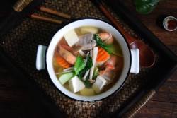 鲜虾菌菇豆腐汤