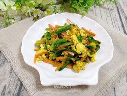菠菜梗炒鸡蛋