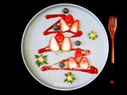 草莓新吃法——番茄辣酱草莓