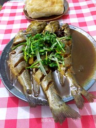 红烧鲈鱼