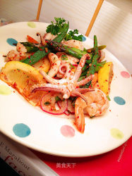 清爽的时蔬派对——泰式海鲜时蔬沙拉