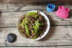 芹菜炒牛肉【附让牛肉嫩嫩的小秘密】