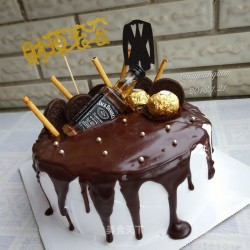 巧克力淋面生日蛋糕