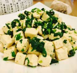 芹菜叶拌豆腐
