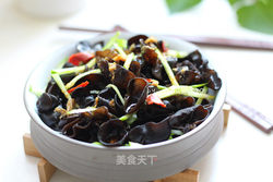 凉拌小黑碗木耳