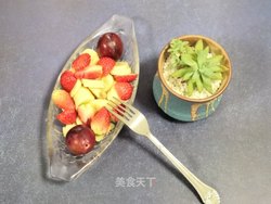 西梅香蕉草莓沙拉