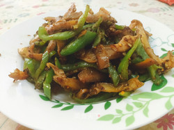 辣椒炒墨鱼干