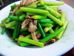 里脊肉炒蒜薹