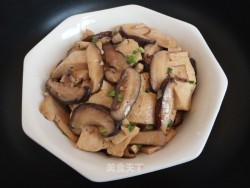 小葱香菇烧豆腐