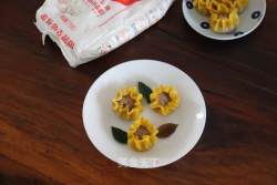 香菇肉馅蒸饺：饺子也有新花样，比传统的包法好看又简单