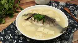 鲫鱼豆腐汤