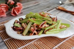 芹菜炒小白仔