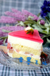 #ACA烘焙明星大赛#酸奶草莓慕斯蛋糕