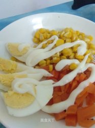鸡蛋玉米萝卜沙拉