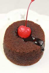 巧克力岩浆蛋糕 —— 浓浓巧克力入口即化，绵软醇香