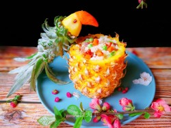 鹦鹉菠萝盅炒饭