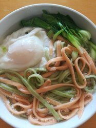双色汤面