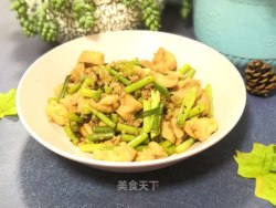 油豆腐焖蒜苔